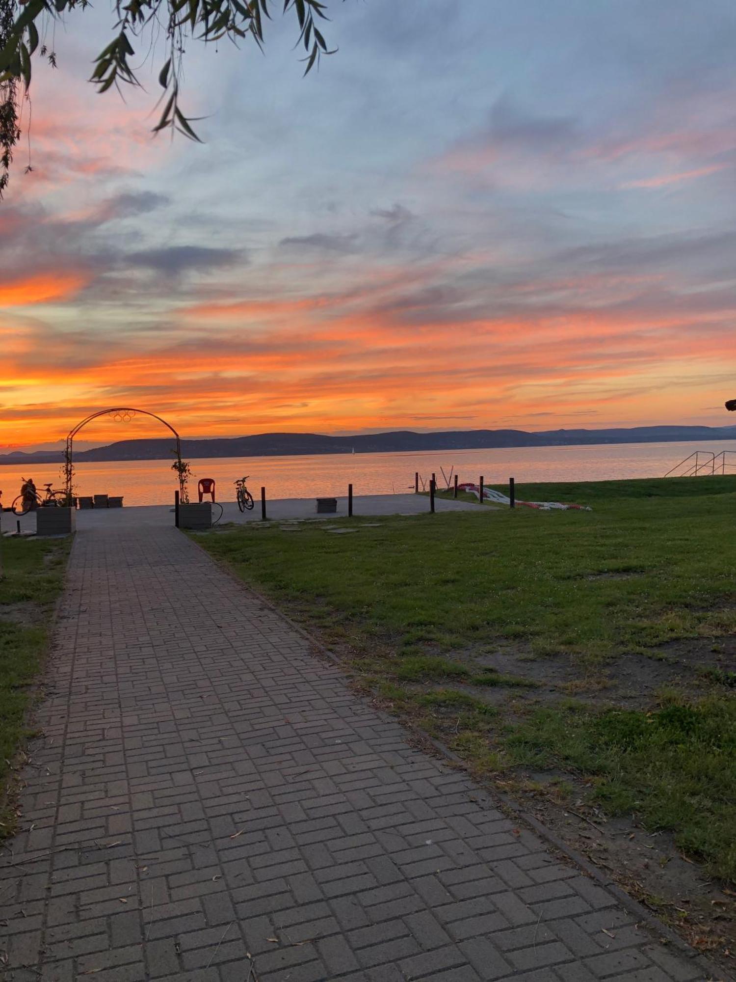 Luz Del Sol Balatonlelle Lägenhet Exteriör bild